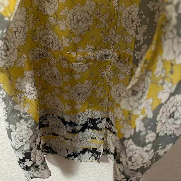 CAbi Gather Blouse Sz Small Floral Print Yellow - Picture 10 of 16